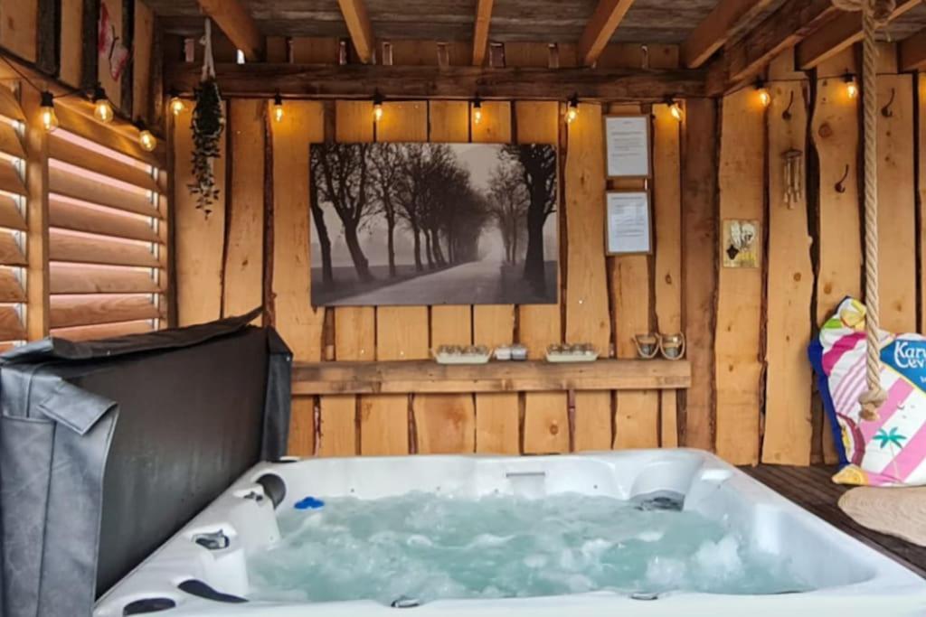 Wellness Chalet Met Jacuzzi, Sauna, Omheinde Tuin, 신트 아날란트 외부 사진